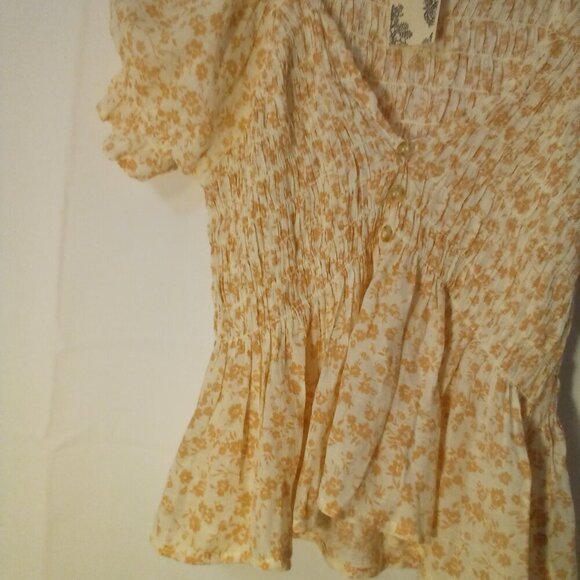Blu Pepper Blouse Women S Short Sleeve Cropped V-Neck Smocked Floral Tan - Picture 4 of 14
